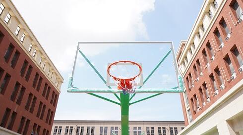 郑州创新高考艺考文化课学校篮球场